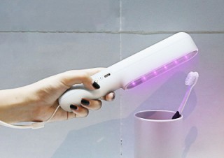 アイキューラボ、マスクの除菌などに使えるUSB充電式の小型UVライトを発売