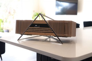 iFi-Audio、アルミフレームに竹の外装を施したワイヤレス音楽システム「Aurora」を発売
