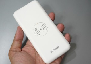 高評価も納得、USB PDもワイヤレス充電も対応した激安1,980円国産モバイルバッテリー