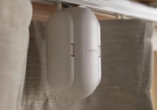 カーテンの開け閉めを自動化、設置が簡単でワンタッチな「SwitchBotカーテン」