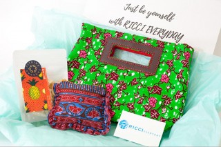 RICCI EVERYDAY、ウガンダ発のカラフルなエプロンなどが入った「母の日ギフトセット」発売