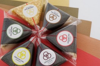 見た目はおむすび、中身はケーキ！「OMUSUBI Cake（おむすびケーキ）」がCake.jpでネット販売を開始