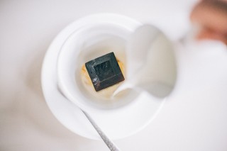 ライトアップコーヒー、お湯をかけると一瞬で本格コーヒーができあがる「エスプレッソキューブ」発売