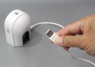 ついにUSB駆動の時代へ！ モバイルバッテリーでも使える液体蚊取り