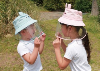 コジット、マスクを嫌がる子どもでも被るだけで使える「飛沫対策ガード帽子」を発売