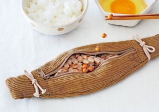 納豆の糸がねばぁーっと伸びる姿を完全再現した「納豆ペンケース」発売