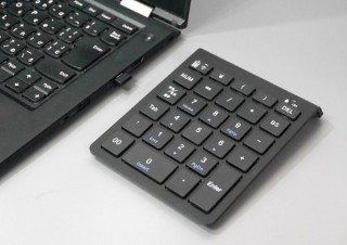 1列多めのキーが快適、ノートPCで数字入力が効率的に行えるワイヤレステンキー