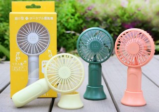 ロア、手のひらサイズながら最大10時間駆動する「ポータブル扇風機」発売