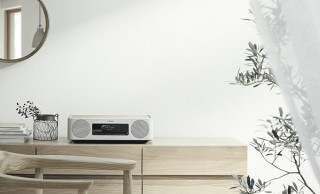 ヤマハ、ワイヤレス充電が可能な木目調トップテーブルを備えたデスクトップオーディオシステムを発売