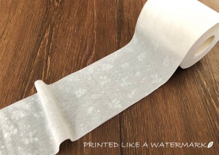 特殊印刷製法による和紙のような透かし模様入りのトイレットペーパーを丸富製紙が開発
