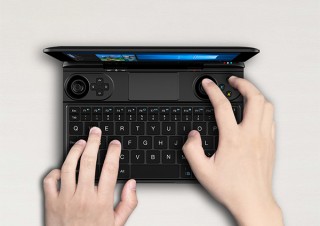 MCM、ゲームパッド内蔵のポータブルゲーミングPC「GPD WIN Max」の予約受付を開始