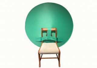 椅子に取り付けてビデオ会議の背景をホワイト・グリーンバックにできるスクリーン発売