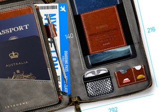 スマホとお金、航空券、イヤホンなどをスッキリ収納！ 充電用バッテリーまで内蔵した「iTravel Smart Wallet® 2.0」