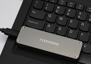 クリエイティブ作業をサポートする高速・高耐久の外付けSSDドライブ「FLEDGING SHELL」