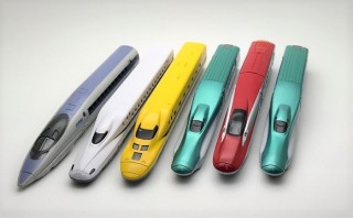 新幹線型のモバイルバッテリー「もちてつ」が大容量になって販売開始