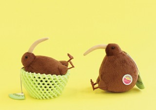 フェリシモ、ワッペンがブランドシールのようでかわいいキーウィミニマスコットを発売