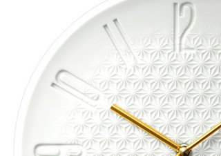 日本古来の文様と染付技法を味わう、有田焼の時計「麻の葉」「波」「七宝」