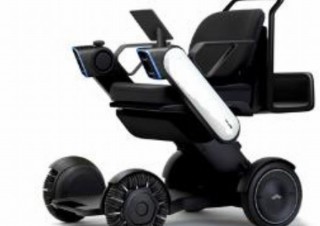 羽田空港、世界初の自動運転車椅子など3種類のロボットを導入