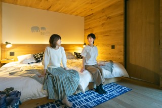 密を避け、ヘリコプターで宿泊施設（一棟貸し）へ直行する旅行プランが登場