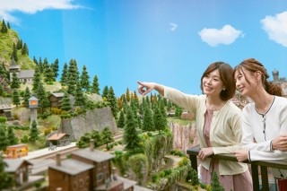 屋内型ミニチュア・テーマパーク「SMALL WORLDS TOKYO」がグランドオープン