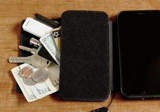 キャッシュレス時代のウォレット一体型iPhoneケース「Wrapup」