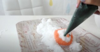 もこもこの泡で作った“泡工作”の作品を募集している「#モコチャレ」キャンペーン