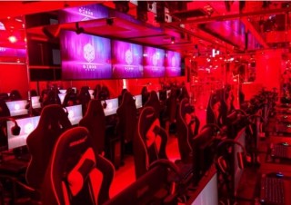 宿泊してeスポーツ三昧できるホテル「e-ZONe ～電脳空間～」が7月3日プレオープン