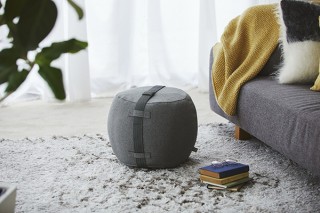 ミズノ、運動できるインテリアのオットマン型グッズMoignonを発売