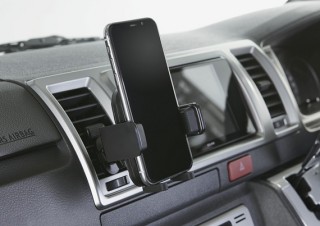 エレコム、ボタンを押すだけでスマホを簡単に取り外せる車載用スマホホルダーを発売