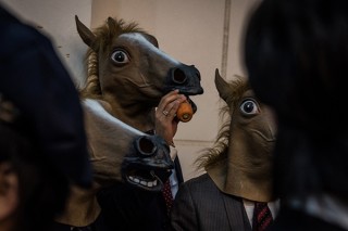 東京に“生息”する作り物の動物たちを撮影した熊切大輔氏の写真展「東京動物園 ナイトサファリ」