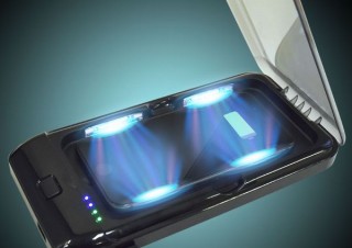 スマホを無線充電すると同時に“UV除菌”できる「スマホクリーンルーム」発売