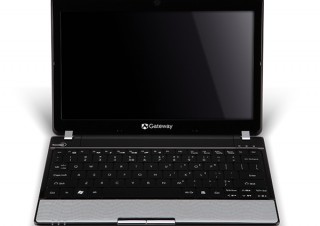 日本エイサー、Core i5搭載で6時間稼動の11.6型液晶ノートPC