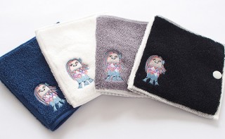 田中産業、ゆるくてかわいい「マスクケースにもなるアマビエさんハーフタオルハンカチ」を発売
