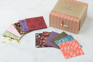 【お菓子連載・甘いときめき、小さな宝箱】第4回 千代紙を思わせる可憐さと繊細さ。日本の美意識を感じる「千代ちょこ」