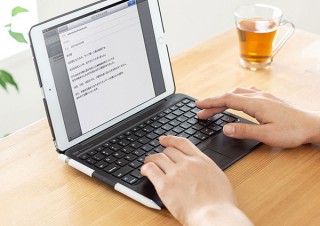 サンワサプライ、タッチパッドを内蔵した10.2インチiPad専用キーボードを発売
