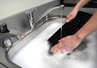 アコ・ブランズ・ジャパン、丸洗いできる「Pro Fit ウォッシャブルキーボード」を発売