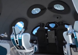 一般宇宙旅行船「スペースシップ2ユニティ」、地球を眺められる客室を公開