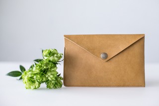 まるで封筒のような、マスク入れに見えないマスクケース「COOLIST MASK CASE」