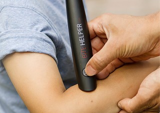 Gloture、虫刺されのかゆみを熱と振動で解消するBITE HELPERを発売