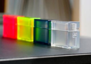アピロス、TPU素材で透明感が美しいAirPods Pro用ケース「TILE」を発売