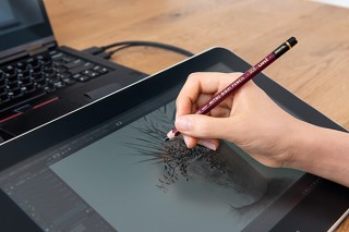 ワコム、高級鉛筆「Hi-uni」の木軸をそのまま活かしたデジタルペン「Hi-uni DIGITAL for Wacom」を発売