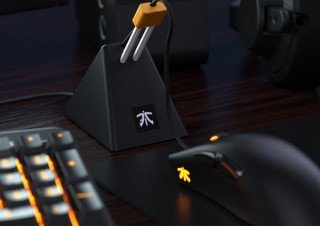 アスク、有線マウスのケーブルの煩わしさを軽減する「Mouse Bungee」を発売