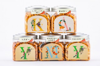 大橋珍味堂、上品でかわいいパッケージ「北欧風イニシャルボトル菓子」を発売
