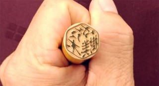 吉報堂、篆書体や古印体に3D要素を融合させたオリジナル判子「ダイス」を発売