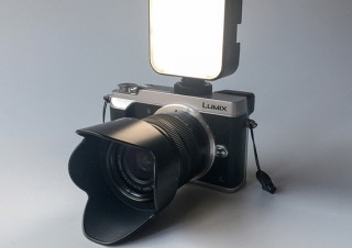 上海問屋、アクセサリーシューに取り付け可能な常時点灯カメラ用LEDライトを発売