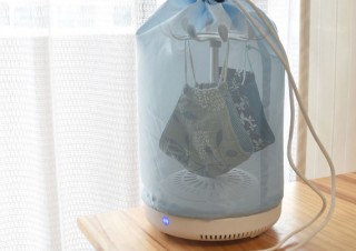 サンコー、マスクなどの小物をしっかり乾かせる卓上サイズの乾燥機「パラソルドライハンガー」を発売