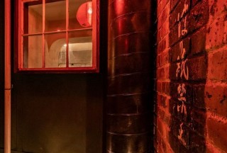 「えんとつ町のプペル」の世界観でデザインされた宿泊施設「頓堀宿泊室」が大阪に誕生