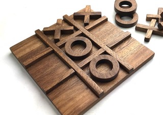 ヴィレヴァン、高級感ある本格的な仕上がり「木製マルバツゲーム」を発売