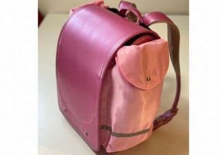 ランドセルに巻きつけるサブバック「ランドるん♪」にピンクや水色などの新色を追加