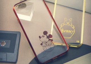 クリアな質感のスマホケース「キャラフル」より、新デザイン「くまのプーさん」「エイリアン」などが登場